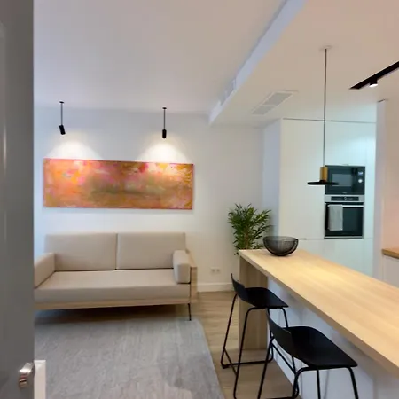 Timeless - O'clock Apartment *
