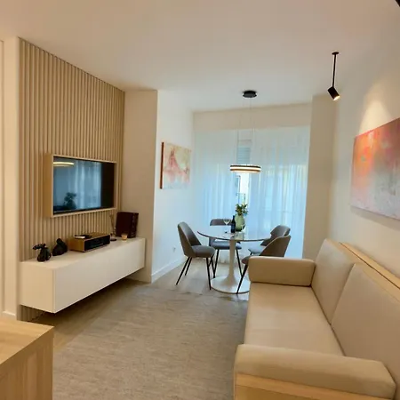 Timeless - O'clock Apartment *